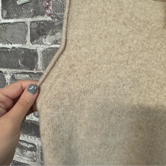 Aritzia The Group Babaton Ellipsis 100% Cashmere Tank Sweater Vest tan - Picture 4 of 7